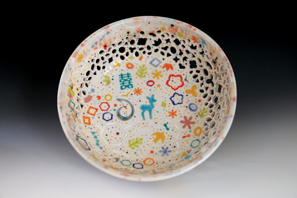 4 Princess Fruit Bowl, 12 in. (30 cm) in diameter, porcelain, 2020.