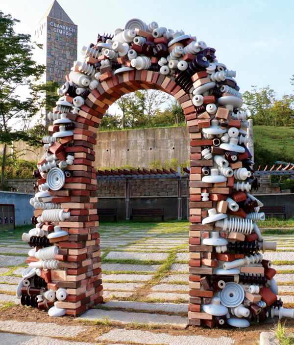 9 Gimhae Arch, 2009, 9 ft. 6 in. (2.9 m) in height, Gimhae ClayArch Museum, Gimhae, South Korea. 