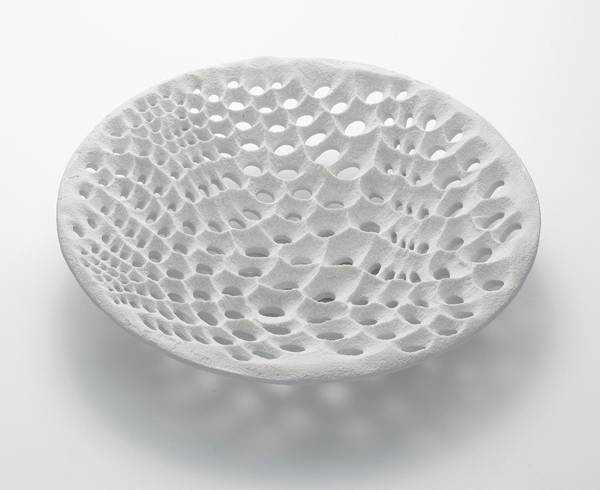 4 Rhett Russo’s heap bowl CT3, 21½ in. (55 cm) in width, granular porcelain, matte glaze, 2010. 