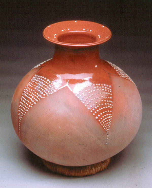 8 Star 4 Water Jar, 12½ in. (32 cm) in height, earthenware. 