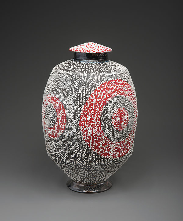 1 Skeff Thomas’ Container #2 with Target in Red, Black and White, 22 in. (56 cm) in height, ceramic, 2020. Photo: John Carlano.