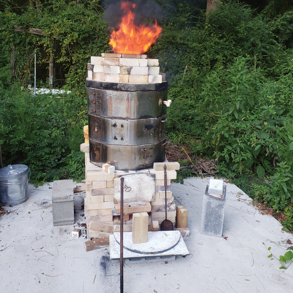 1 David Scott Smith’s low-fire wood kiln.