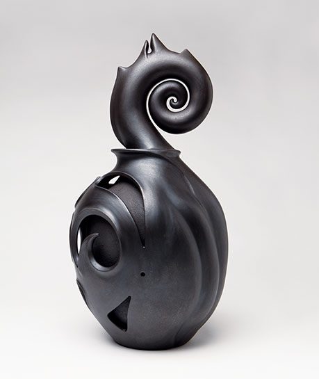 Spontaneous Combustion, 15 in. (38 cm) in height, micaceous clay, 2011. Image copyright of the Christine Nofchissey McHorse Estate, courtesy of Garth Clark. Photo: Addison Doty.