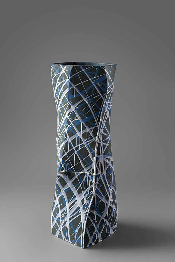 3 Thomas Spleth’s Vase, 28 in. (71 cm) in height, glazed Kohler vitrified china porcelain, slip cast, white overglaze, 2011. 2–4 Photos: Edward C. Robison III. 