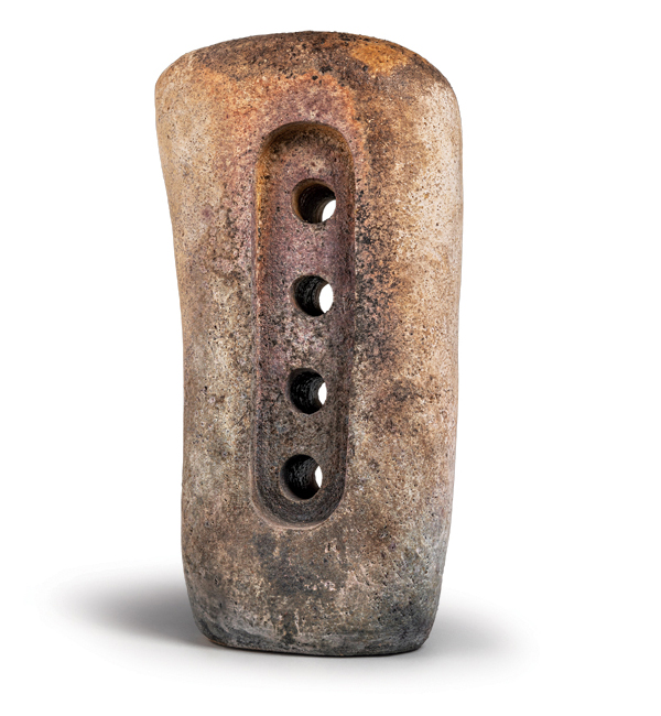1 Lucien Petit’s Bloc percé #6, 14 in. (36 cm) in height, modeled stoneware with engobe, long wood firing, 2021. 
