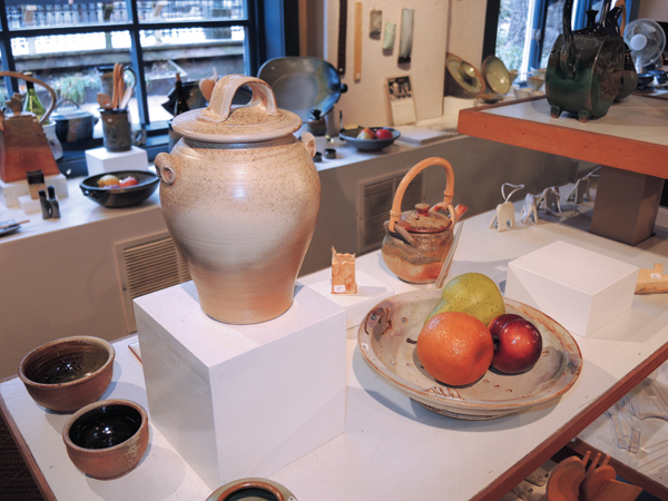 4 Wood-fired and shino pots on the center display. 