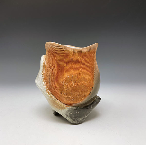 6 Brian Chen’s zarfed yunomi, 4½ in. (11 cm) in height, soda-fired domestic porcelain, 2021. 