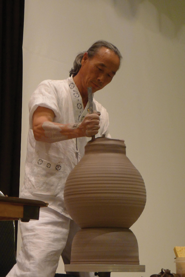 2 Lee Hyuang-Gu demonstrating throwing techniques for multi sectioned forms using a throwing stick. Photo: Robert Cheong.
