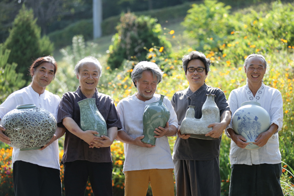 1 Korean Masters (from left to right): Kim Seong-Tae, Yo Se-Yeon, Choi In-Gyu, You Yong-Chul, and Lee Hyuang-Gu.
