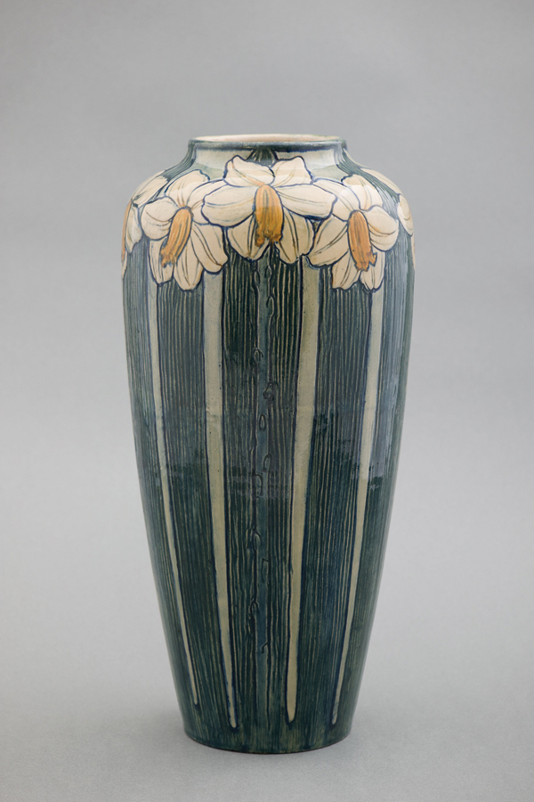 5 Harriet Coulter Joor’s Jonquil Vase, 18¼ in. (46 cm) in height, Joseph Meyer, potter; buff clay body, incised underglaze painting, glossy glaze. Collection of the Newcomb Art Museum of Tulane University.