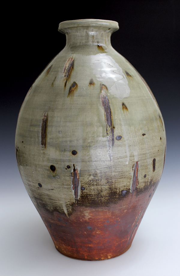 7 Hitomi Shibata’s large jar, 24 in. (61 cm) in height, wheel-thrown local North Carolina stoneware, slip, glaze, wood fired to cone 11, 2016.