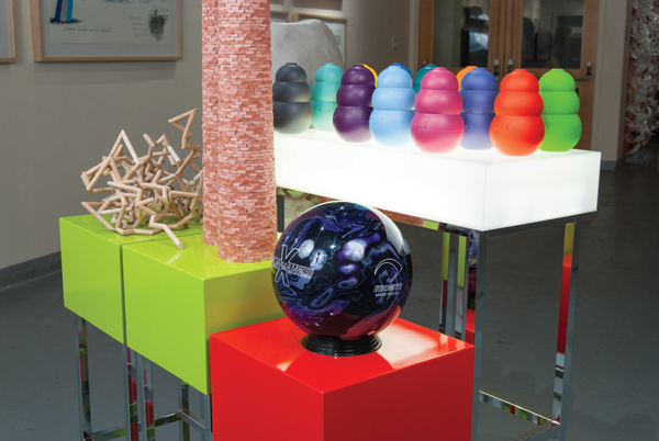 3 The Story That Isn’t as Good, 5 ft. 8 in. (1.7 m) in height, slip-cast and hand-built earthenware with acrylic paint, fluorescent tubes, acrylic, air-dry clay, polyester fiber, wood, bowling ball, found and reassembled bar stools, 2009.