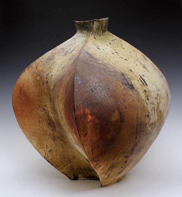 2 Takuro Shibata’s large jar, 23 in. (59 cm) in height, handbuilt local North Carolina stoneware, wood fired to cone 11, 2016.