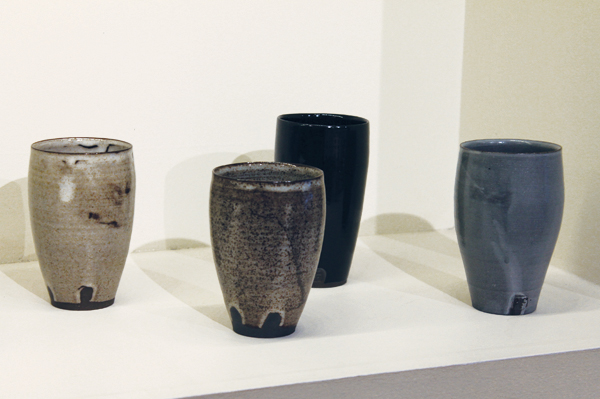 4 Shumpei Yamaki’s tall cups with kohiki slip, up to 6 in. (15 cm) in height, electricfired stoneware.