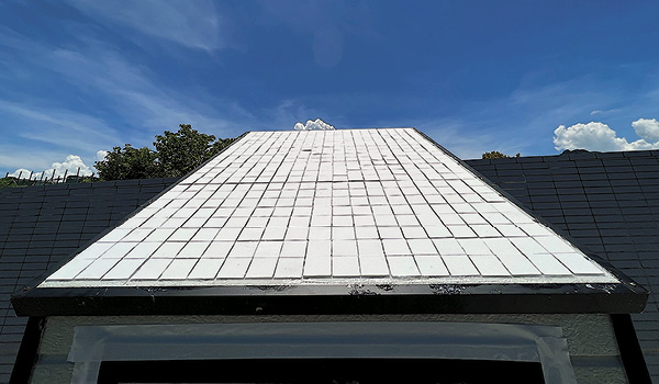 1 A new beetle-inspired ceramic radiative coating applied on a house roof.