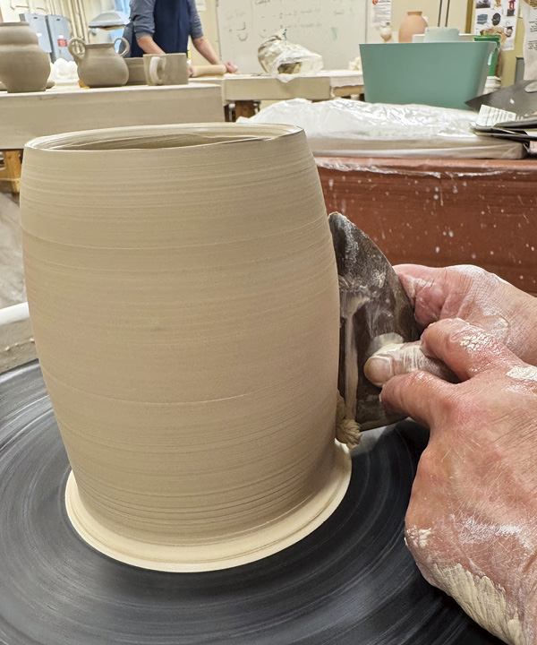 8 Smooth the surface with a rib to remove excess slurry and any rough throwing marks.