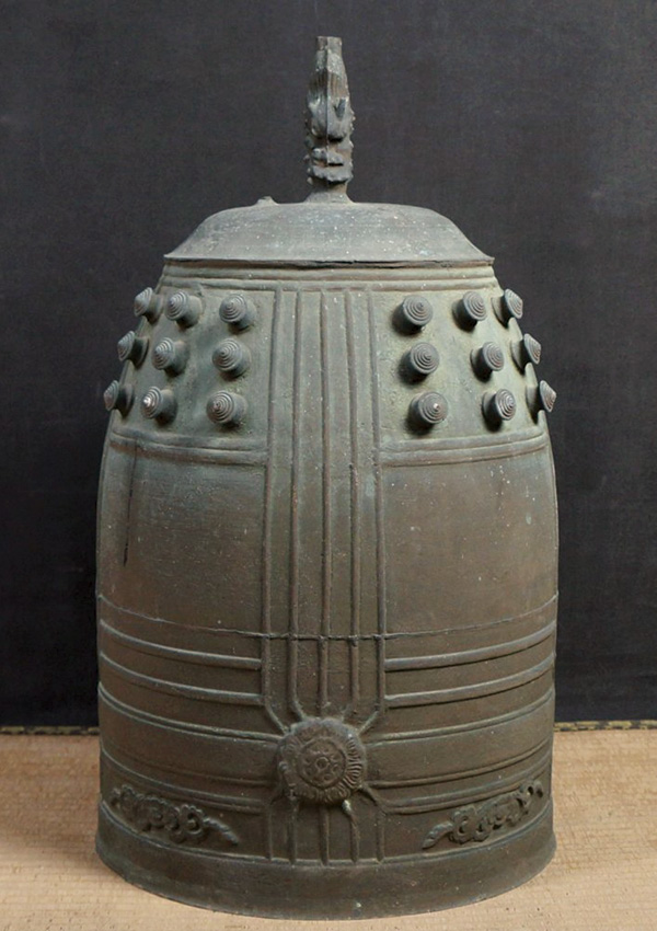 17 Buddhist Temple Bell. Photo courtesy of Gifu Vintage & Antiques, Japan.