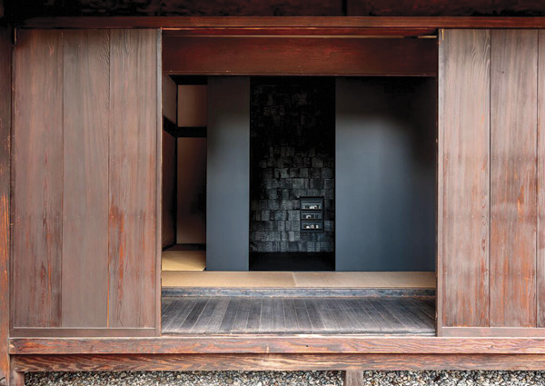 4 heron cry, located at the Marsh Tea House in the Japanese Garden. © Edmund de Waal, 2025.