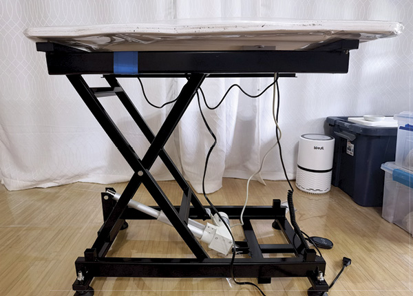 4 Zip tie the cables to keep them tidy and out of the way of the lift mechanism.