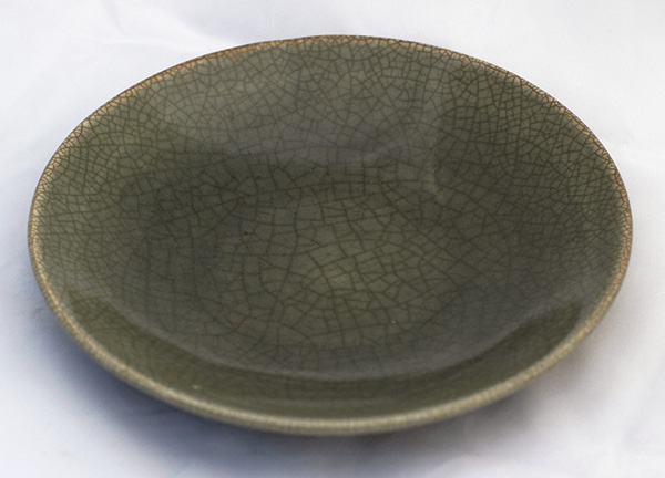 1 Oriental stoneware bowl with crazed celadon glaze. The craze lines have been stained black.