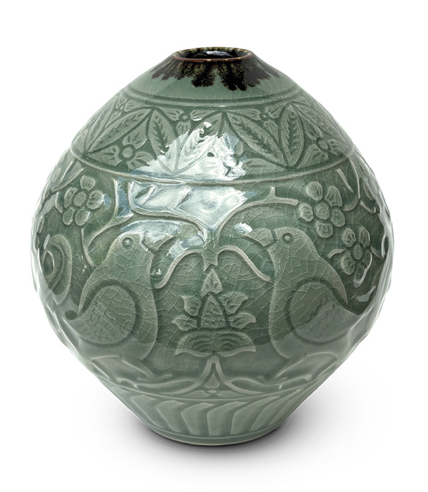 2 Ian Smith’s celadon-glazed sphere, 81/4 in. (21 cm) in height, carved stoneware.