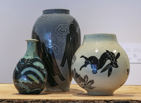 2 Yoko Sekino-Bové’s (left to right) Floating Blue Wave Vase II, 7 in. (17.8 cm) in height, 2024; Weeping Willow, 121/2 in. (30.5 cm) in height, 2024; Hare and Tortoise, 8 in. (20.3 cm) in height, 2024. Photo: Reagan West-Whitman.