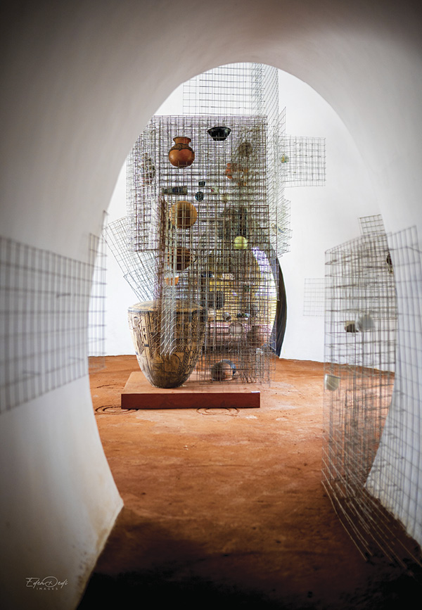 9 Frederick Ebenezer Okai’s Obi Ara Ho Hia, 25 ft. 11 in. (7.9 m) in width, ceramic, manganese, fired to cone 1 and cone 06, fired galvanize wire mesh, natural plant pigments, collected pottery objects, 2022. Photo: Ebenezer Edem Dedi.