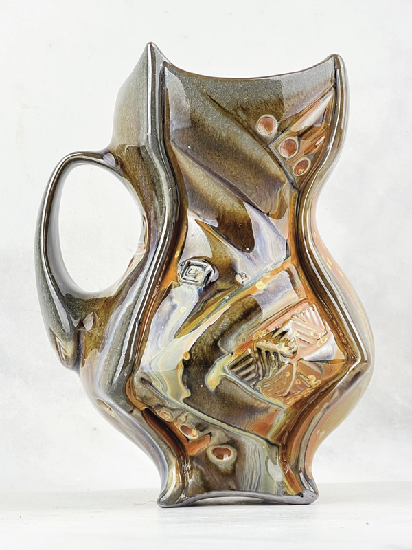 Samuel Newman's Crystalized Sunrise Maker’s Mug, 51/2 in. (14 cm) in height, Laguna B-Mix 10 (porcelaneous stoneware), thin spray of Tenmoku, Galactic Indifference glaze sprayed as a second layer, fired in reduction to cone 12 in a soda kiln, 2023.