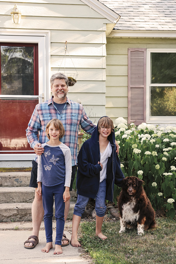 Samuel Johnson with two of his daughters (Francine and Ingrid) and the furry dog, Charlie. Photo: Entoten.