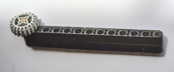 2 The gear must turn easily with a light touch.