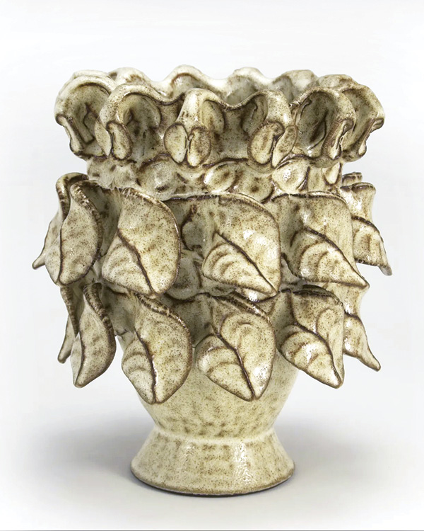1 Paul S. Briggs’ Windflower, 8 in. (20 cm) in height, pinch-formed stoneware, oxidation fired to cone 6, 2022.