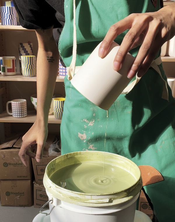 2 Remove your fingers from the front of the piece and pour the glaze out.