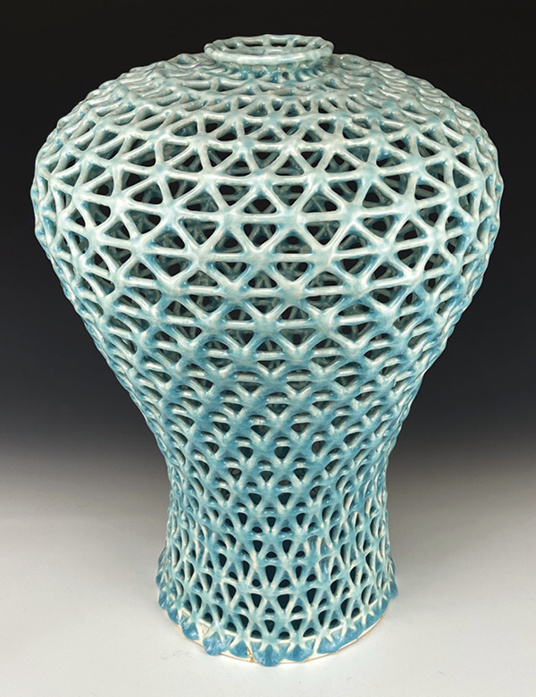 Maebyeong Form 2, 18 in. (45.7 cm) in height, porcelain, glaze, fired to cone 5, gold leaf, 2021.