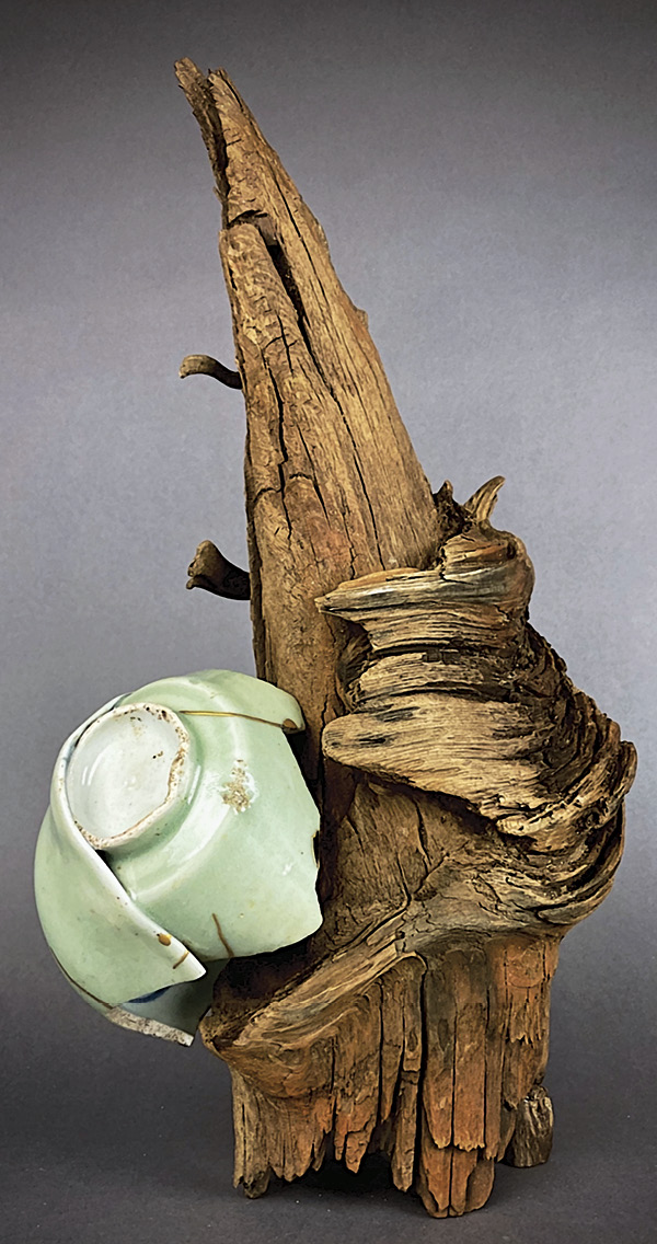 9 Born this Way – Driftwood, 15¾ in. (40 cm) in height, Imari porcelain cups broken and fused in kiln, circa 1820–1860, mounted on driftwood, repaired with resin, urushi, 231/2K gold, 2023.