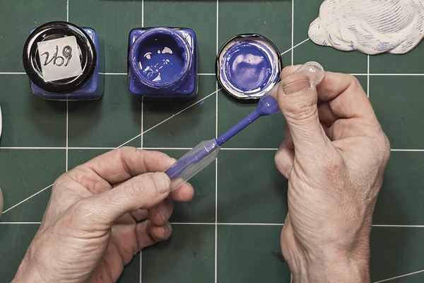 2 Use an intact pipette to move underglaze from its original container to the modified pipette.
