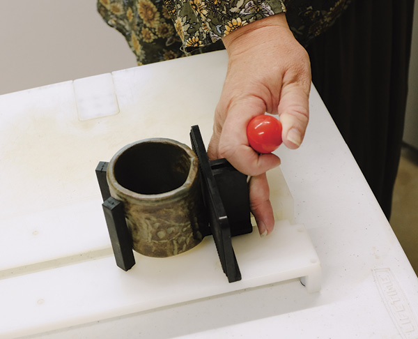 3 Hintgen uses an empty box and packing corners to hold up pieces while handbuilding.