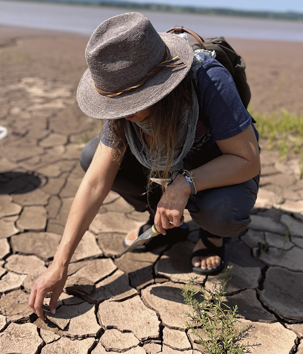 8 Janice Cormier’s summer ritual of collecting wild clays, as she returns yearly to New Brunswick.