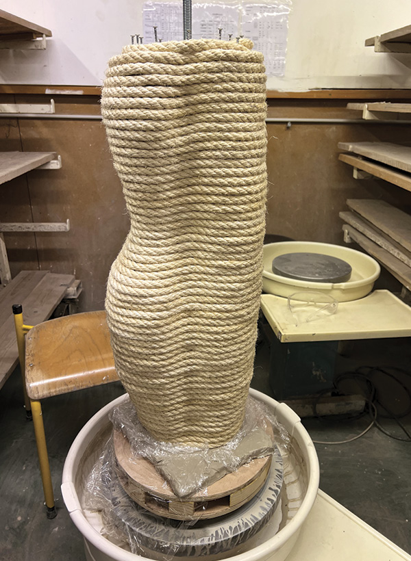 5 Wrap the frame with rope.