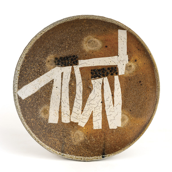 1 Sam Taylor’s lunch plate, 8 in. (20.3 cm) in diameter, Tile 6 base, White Slip, Black Slip. Photo: Howard Korn.