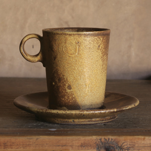 2 Matias Braun’s espresso cup and saucer, 2¾ in. (7 cm) in height, local wild clay, Laurel Glaze, 2023.