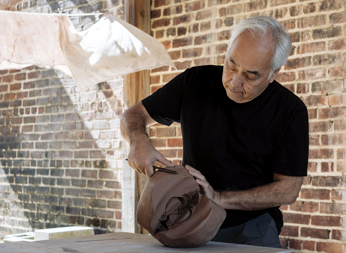 1 Akira Satake demonstrating at a workshop. Photo: Trevor Paulhus.