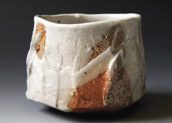 7 Shino chawan, 3½ in. (9 cm) in height, porcelaneous stoneware, wood fired.