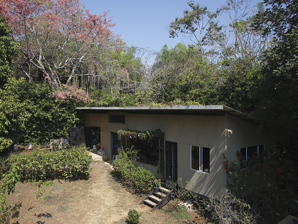 4 View of the outside of the studio in the dry season.