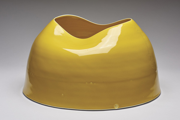 10 Bella, 17 in. (43 cm) in width, thrown porcelain, fired in reduction to 2336°F (1280°C). Photo: Jonathan Bassett.