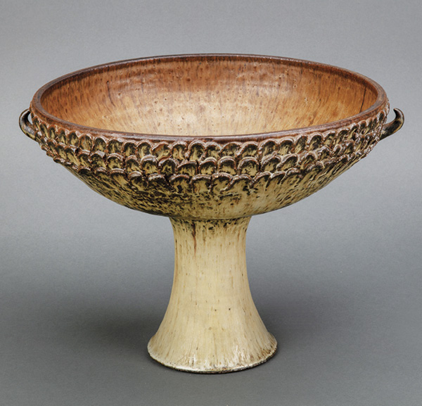 1 Louis Mendez’ footed bowl, 14⅝ in. (37 cm) in height, glazed stoneware, 1956. Photo: Jon Bolton.