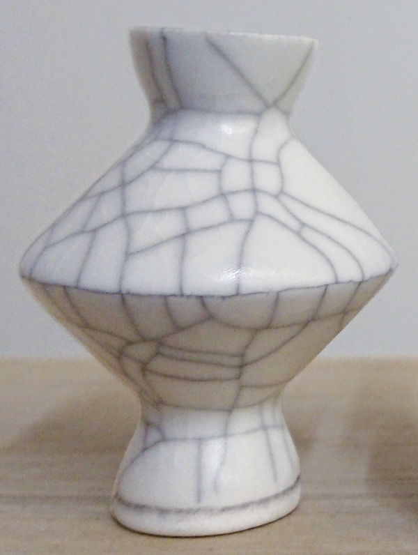 4 Corien Ridderikhoff’s small vase, 21/2 in. (6.5 cm) in height, cast porcelain, crackle glaze, fired to 2246°F (1230°C) in oxidation, 2021.