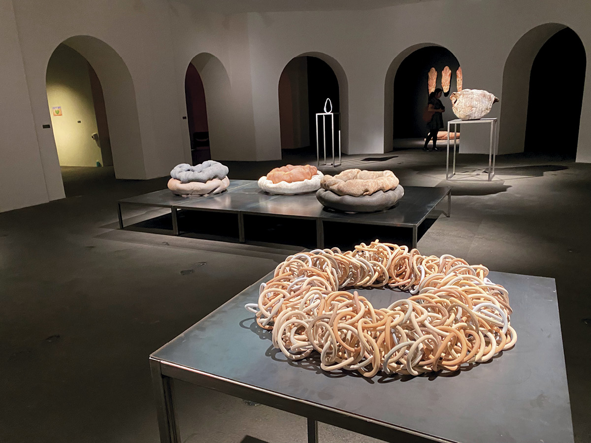 1 Cecil Kemperink’s Wishful Thinking (foreground), variable dimensions, handbuilt ceramics, 2021. Photo: Marja Sterck.