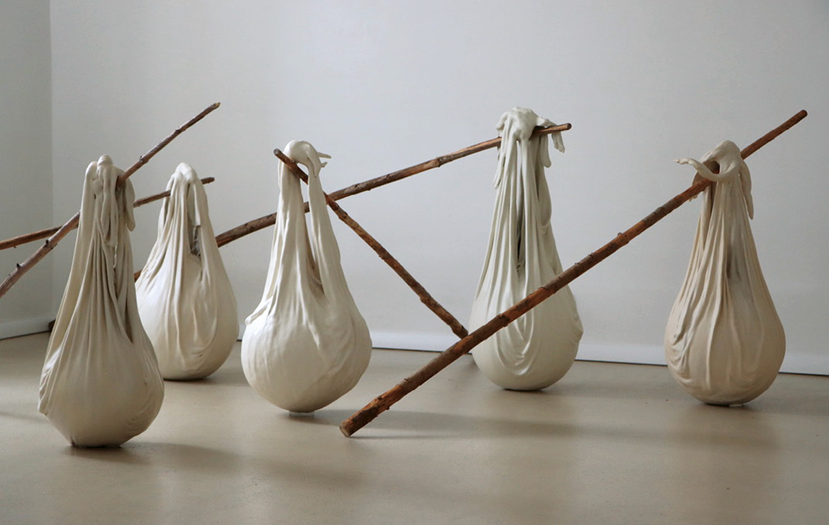 11 Maude Schneider’s Bundle, 23 ft. (7 m) in length, cast porcelain and earthenware, engobe, glaze, 2022. Photo: Swann Thommen.