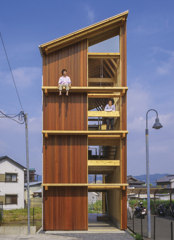 1 Ryuji Iwasaki House, 2013. Architect: Norio Yoshinaga, Office for Environment Architecture. Photo: Yuko Tada.