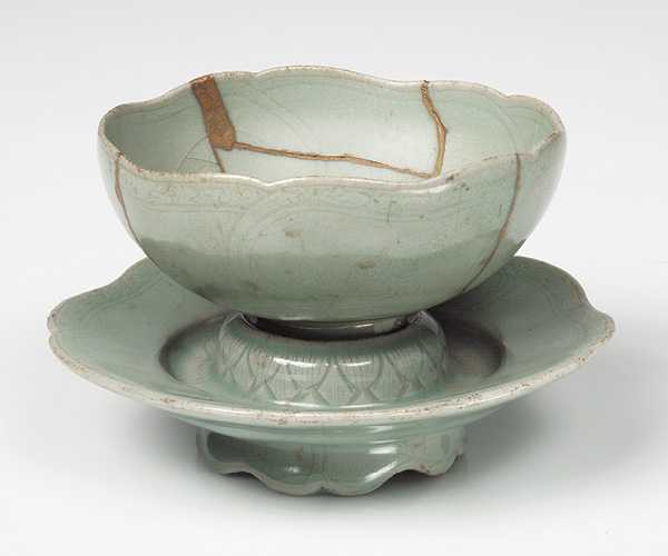 2 Cup and stand, 12th–13th century (Koryo dynasty). From the collections of the Crafts Study Centre, University for the Creative Arts.